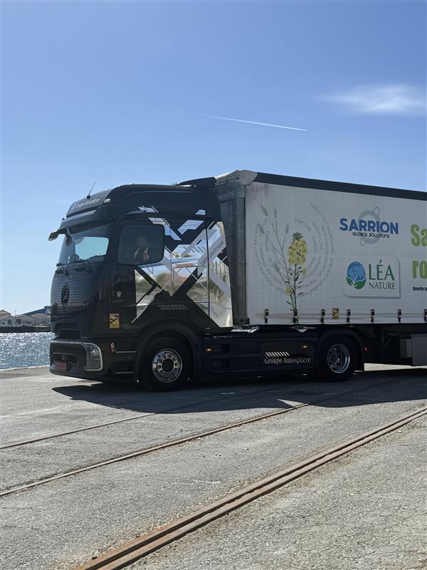 Camion électrique Mercedes eActros 600 en test transport routier à La Rochelle