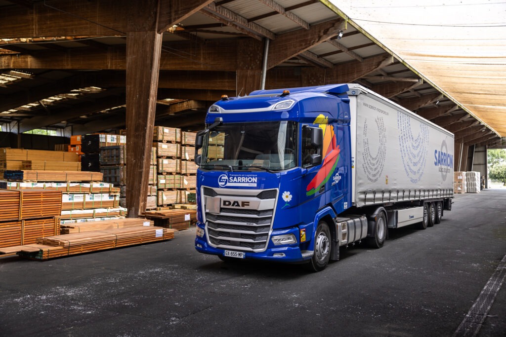 Camion Sarrion Transports pour le transport de marchandises à La Rochelle